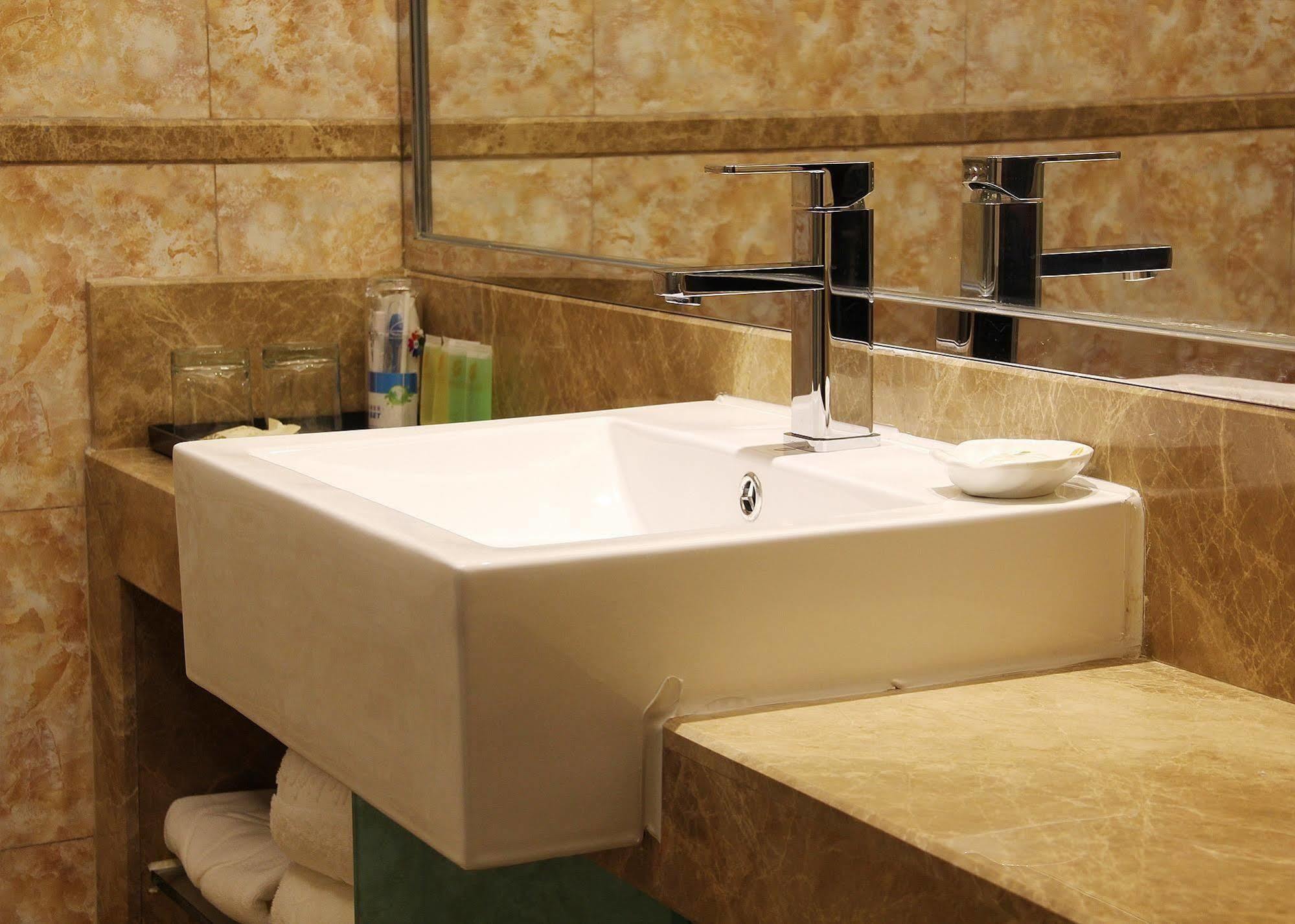 Zhuhai Platinum Holiday Hotel מראה חיצוני תמונה