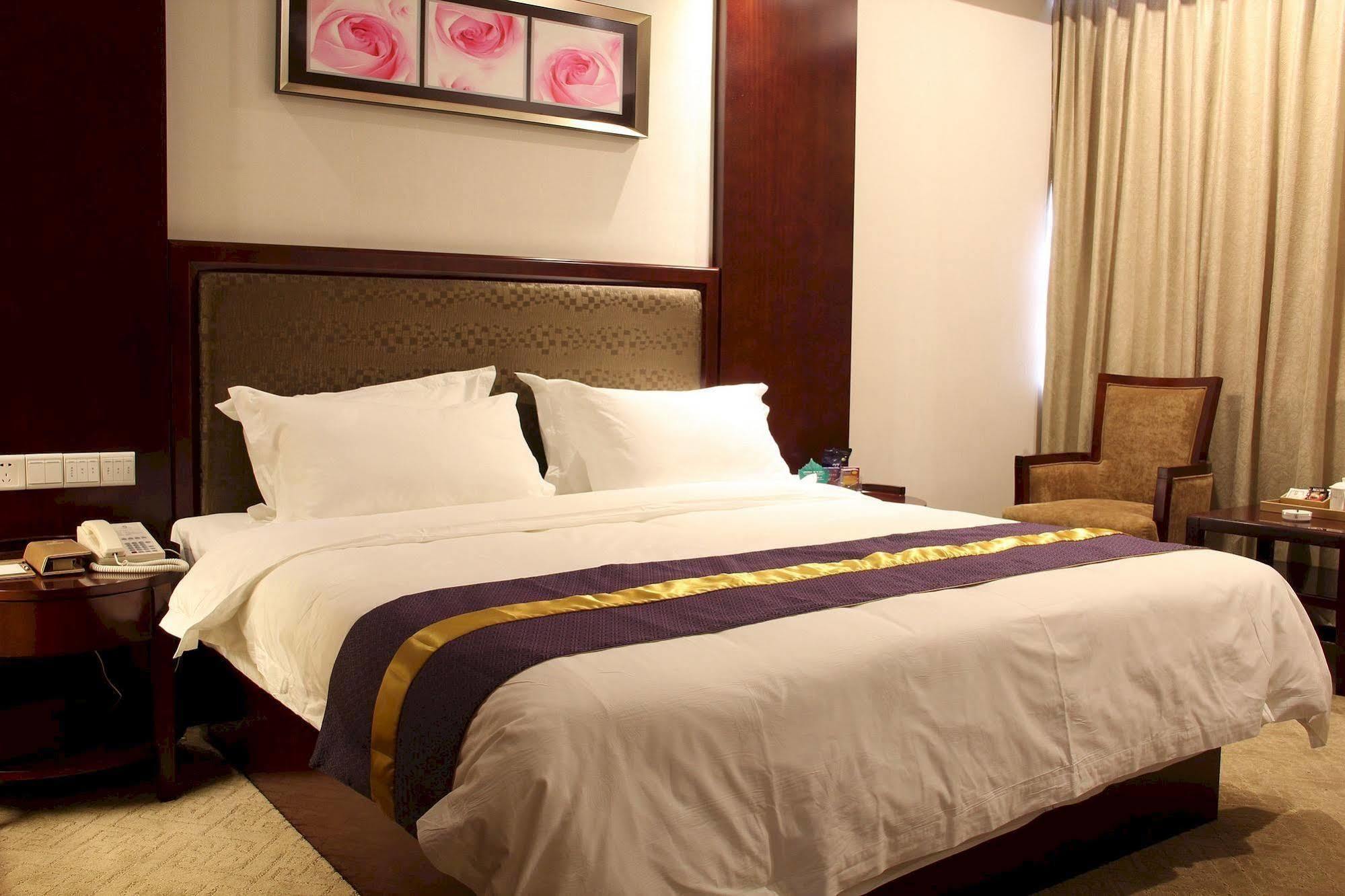 Zhuhai Platinum Holiday Hotel מראה חיצוני תמונה