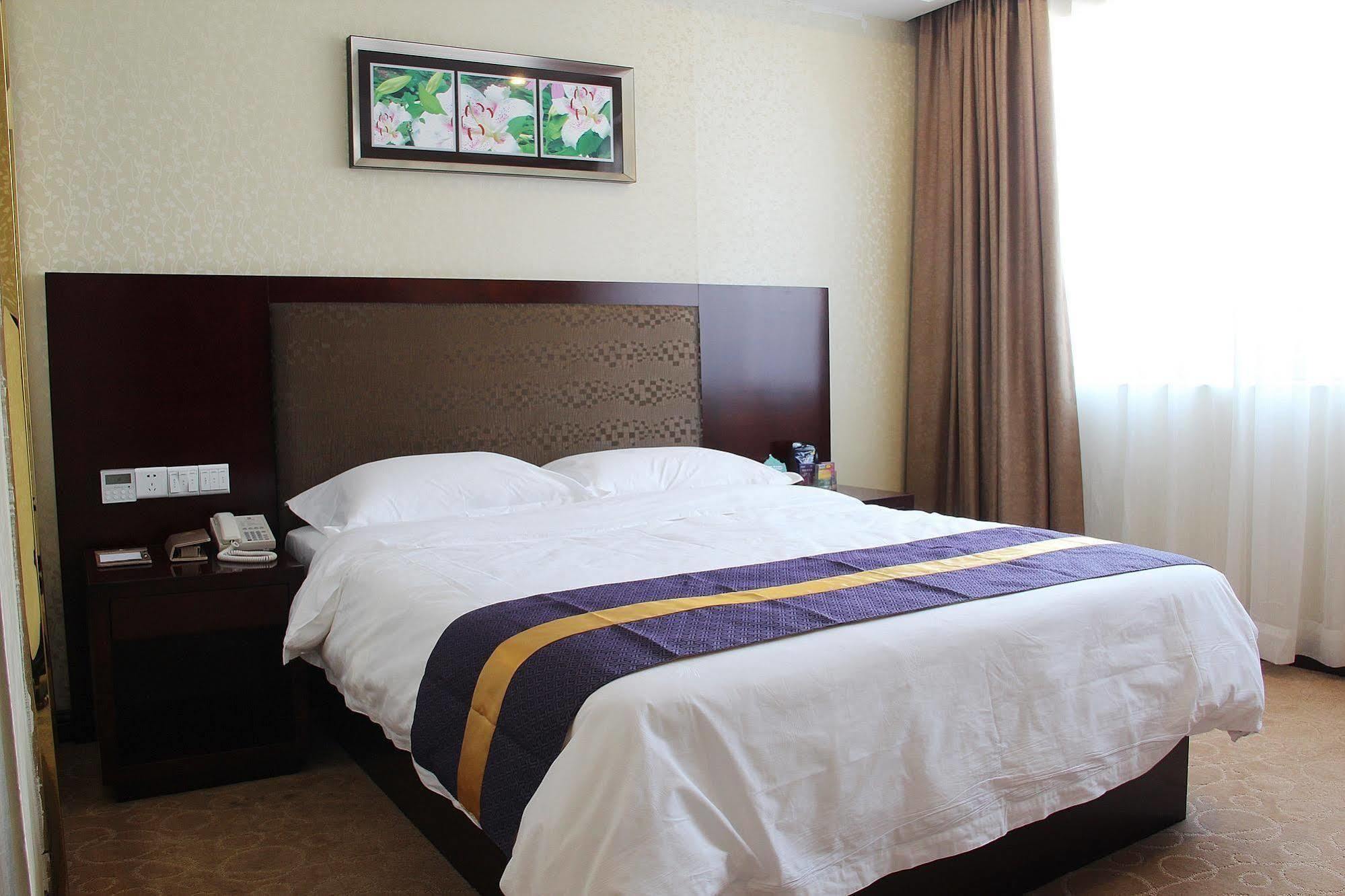 Zhuhai Platinum Holiday Hotel מראה חיצוני תמונה