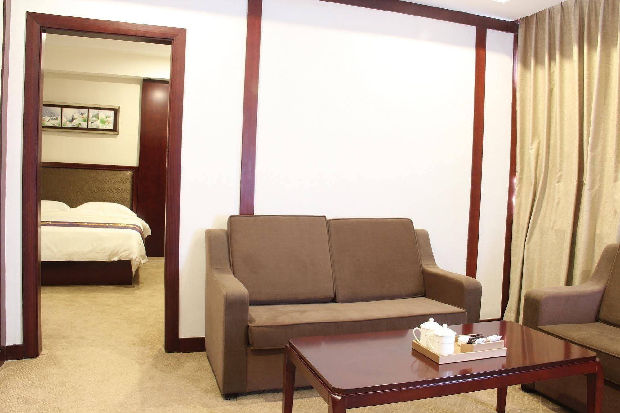 Zhuhai Platinum Holiday Hotel מראה חיצוני תמונה