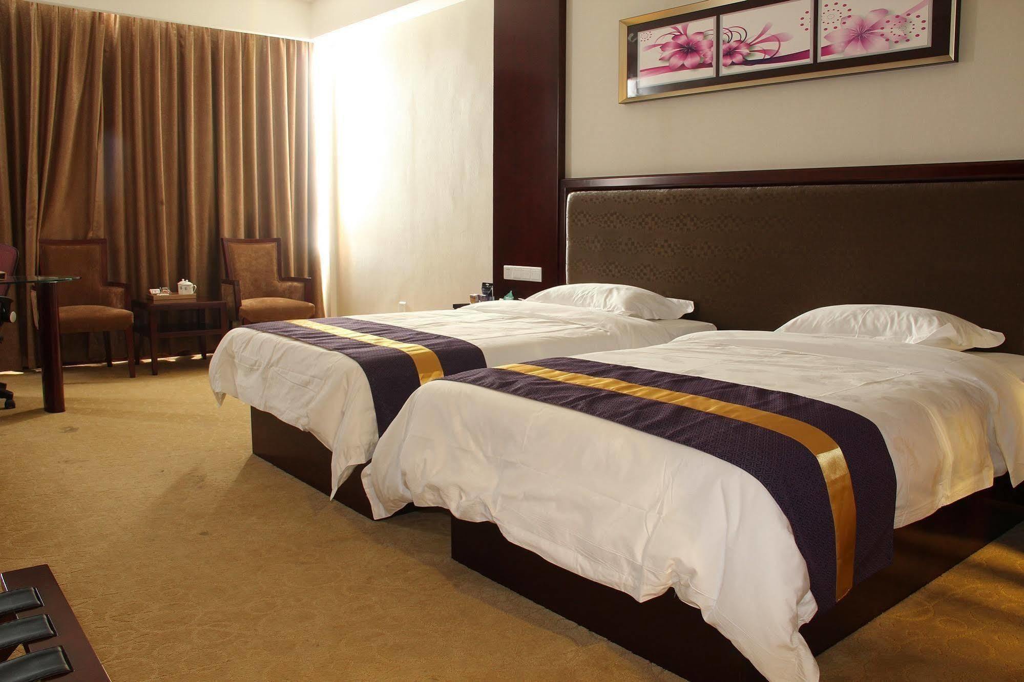 Zhuhai Platinum Holiday Hotel מראה חיצוני תמונה