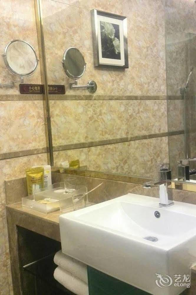 Zhuhai Platinum Holiday Hotel מראה חיצוני תמונה