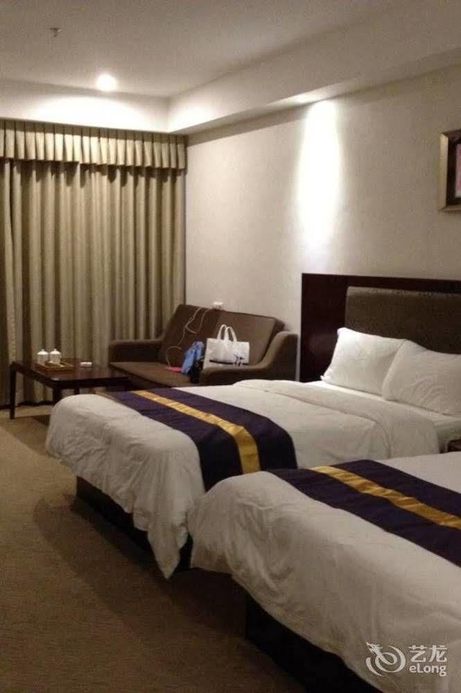 Zhuhai Platinum Holiday Hotel מראה חיצוני תמונה