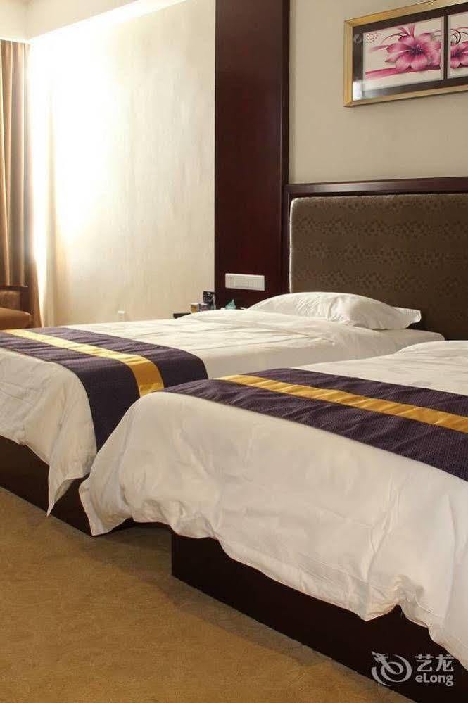 Zhuhai Platinum Holiday Hotel מראה חיצוני תמונה