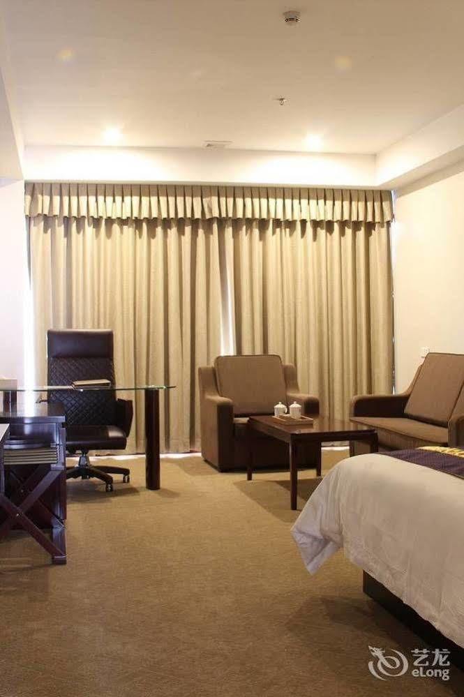 Zhuhai Platinum Holiday Hotel מראה חיצוני תמונה