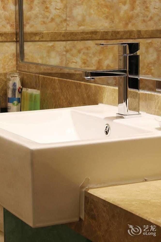 Zhuhai Platinum Holiday Hotel מראה חיצוני תמונה