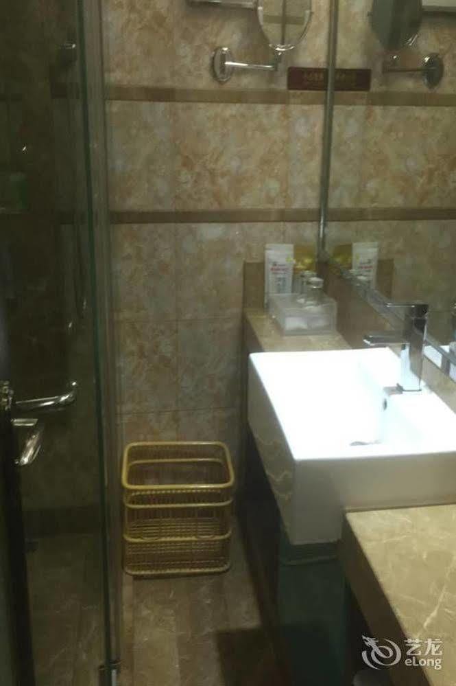Zhuhai Platinum Holiday Hotel מראה חיצוני תמונה